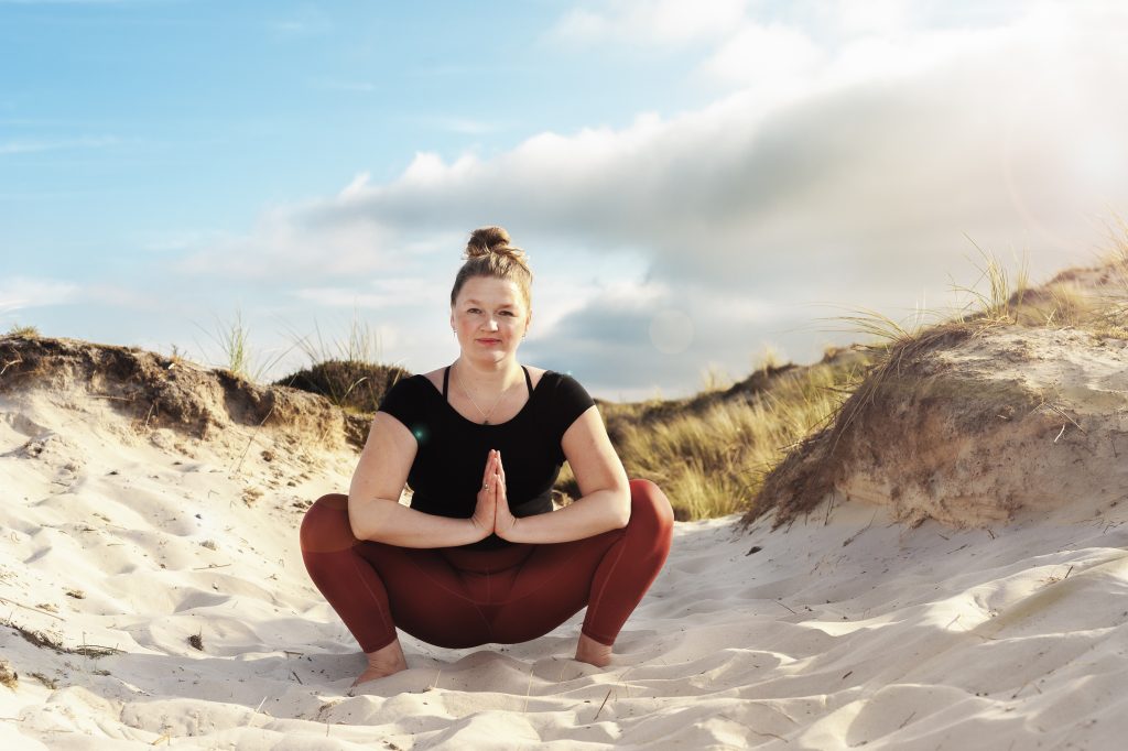 Yoga oefeningen om menstruatie pijn te verminderen